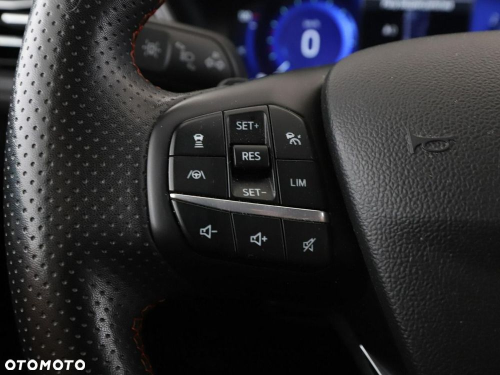 Ford Kuga - 32