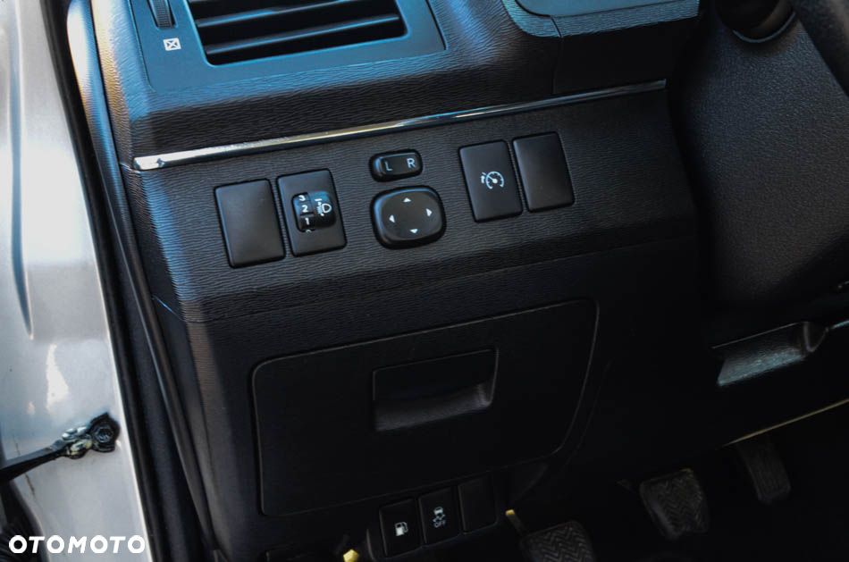 Toyota Avensis 1.8 Comfort - 26