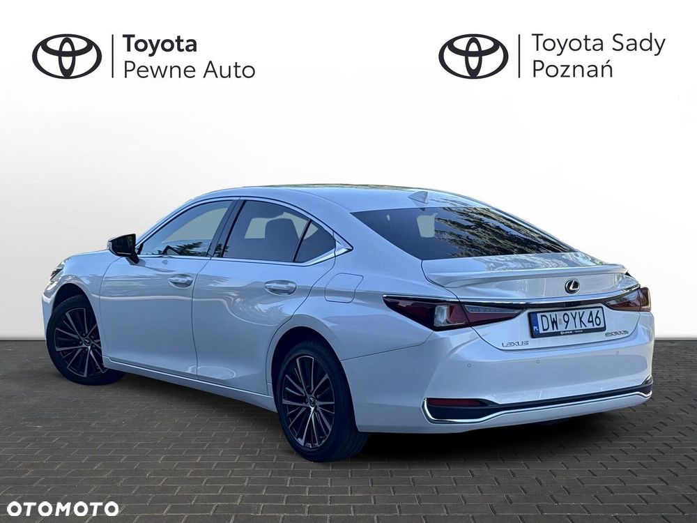 Lexus ES 300h Business Edition - 4