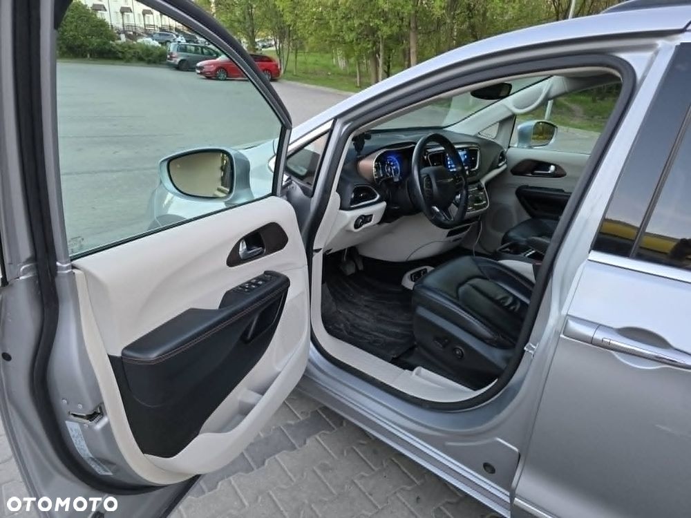 Chrysler Pacifica - 9