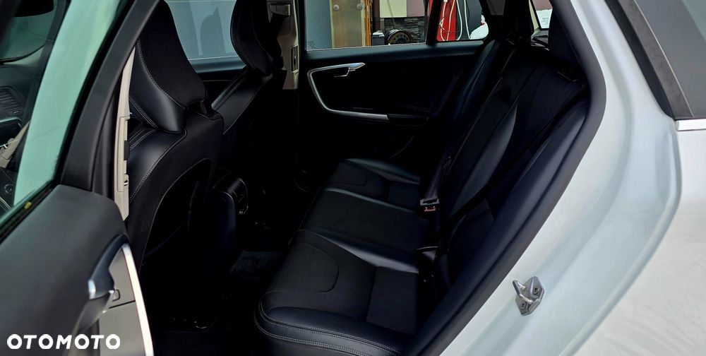 Volvo V60 T3 Momentum - 27