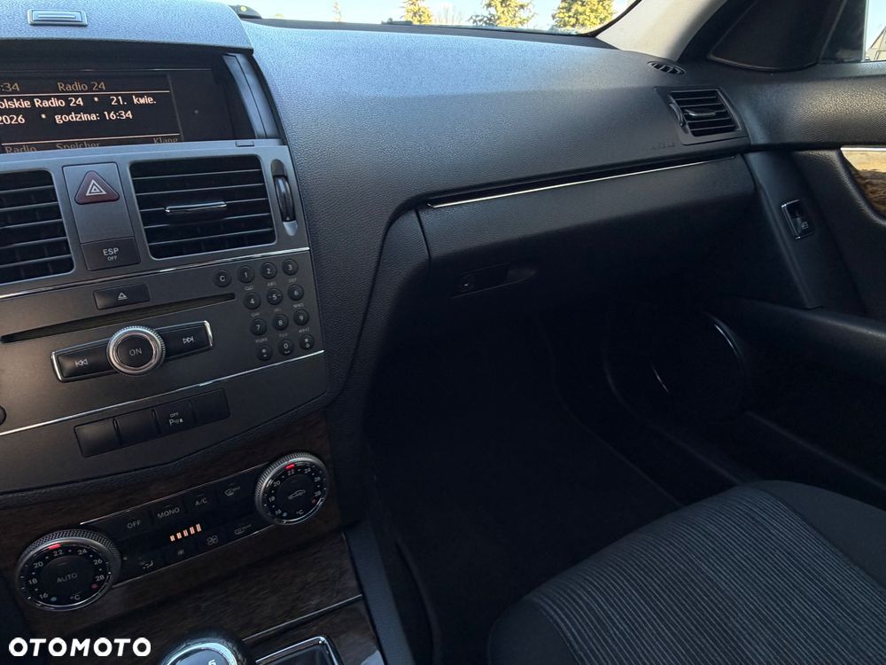 Mercedes-Benz Klasa C 200 (BlueEFFICIENCY) Elegance - 32