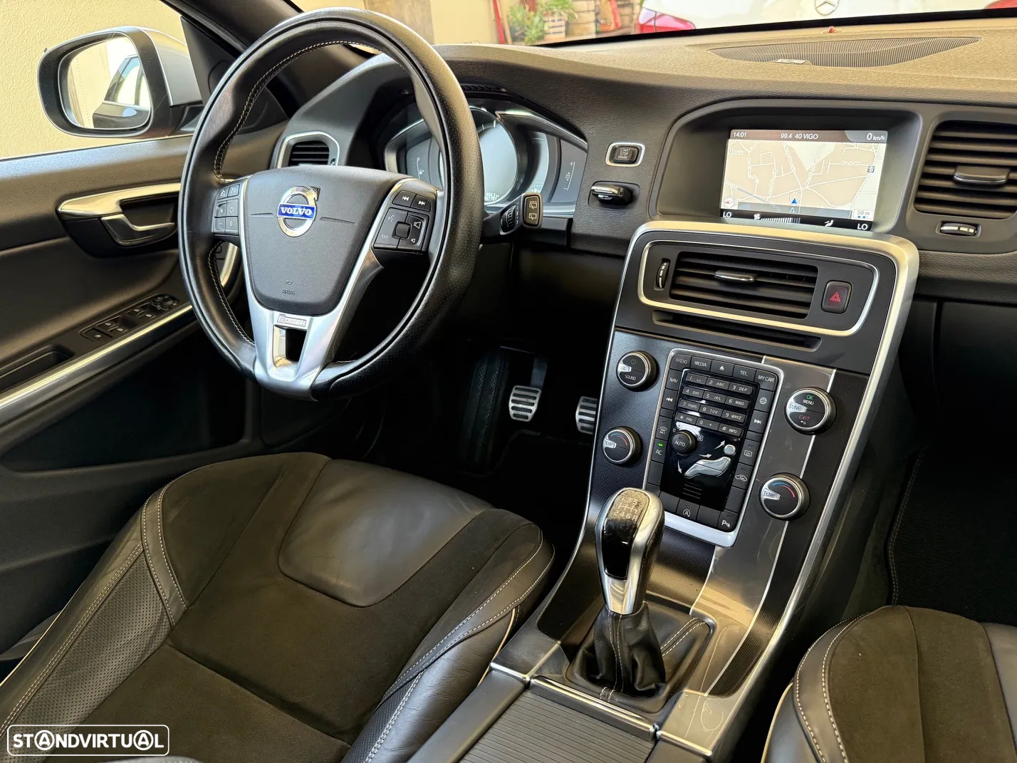 Volvo V60 2.0 D4 R-Design - 31
