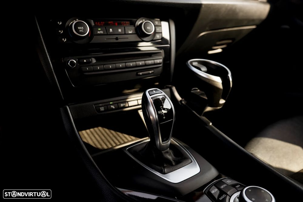 BMW X1 18 d sDrive Auto Line Sport - 8