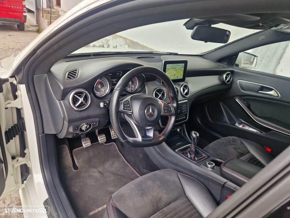 Mercedes-Benz CLA 180 Standard - 11