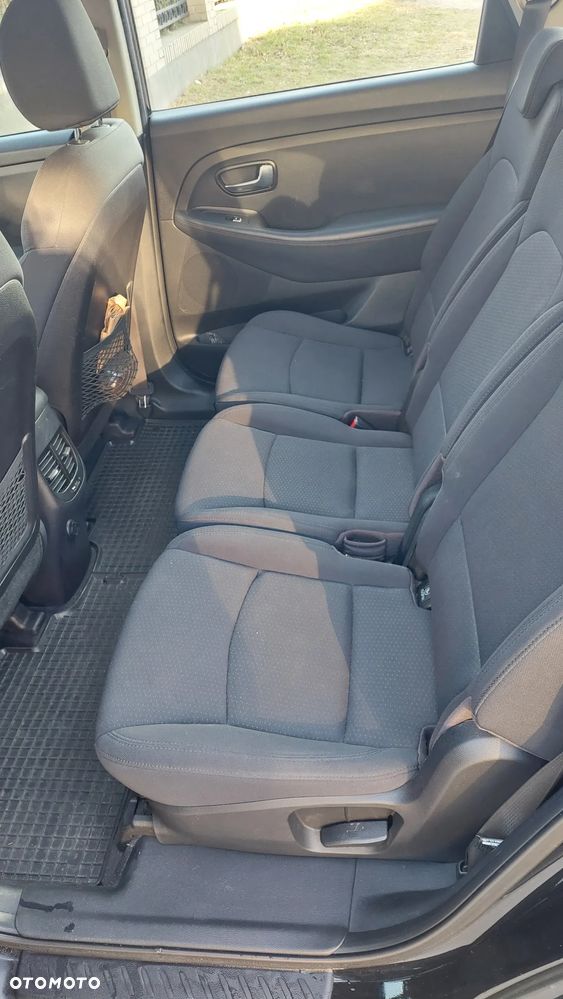 Kia Carens 1.6 GDI M - 11