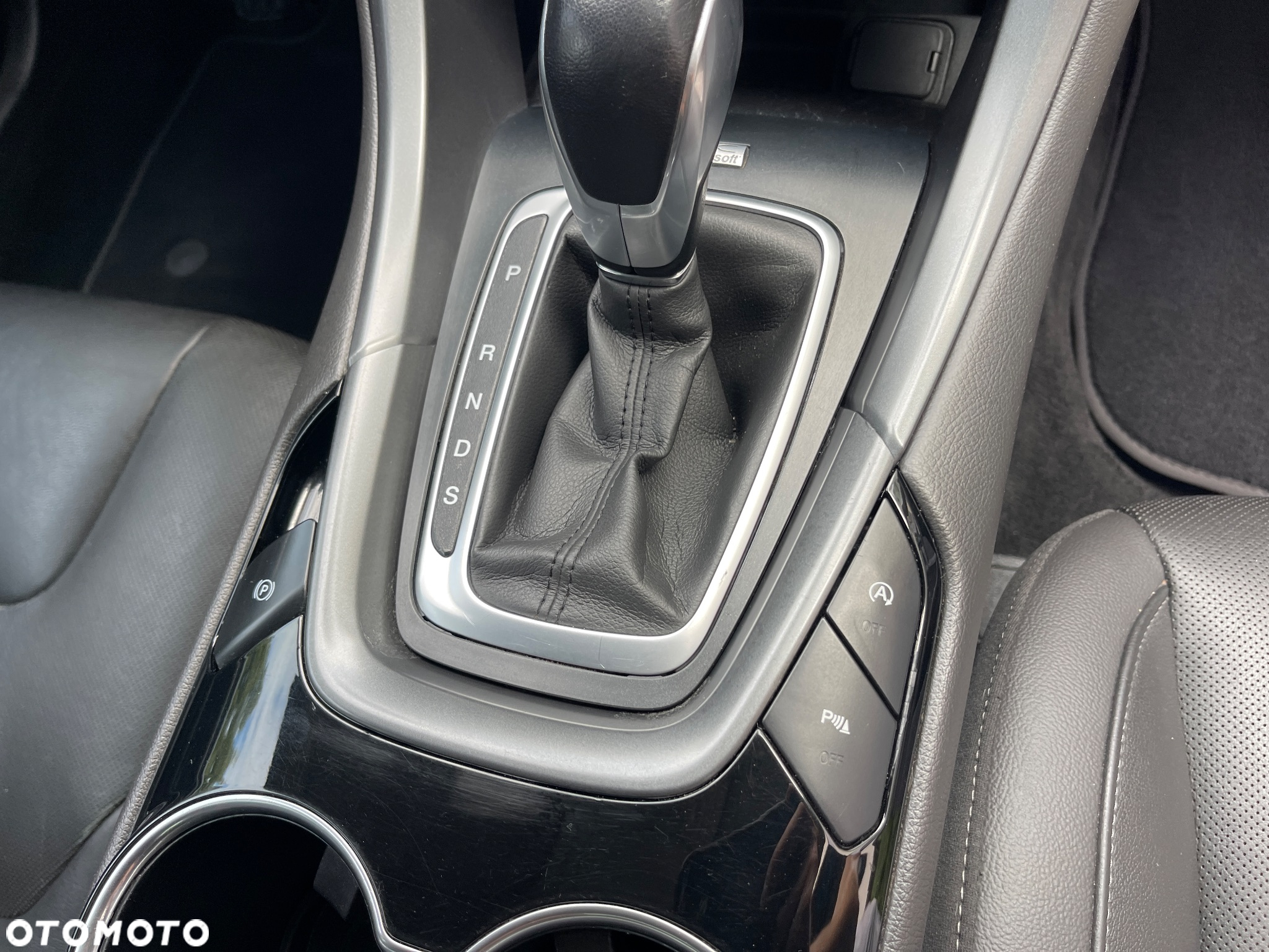 Ford Mondeo - 32