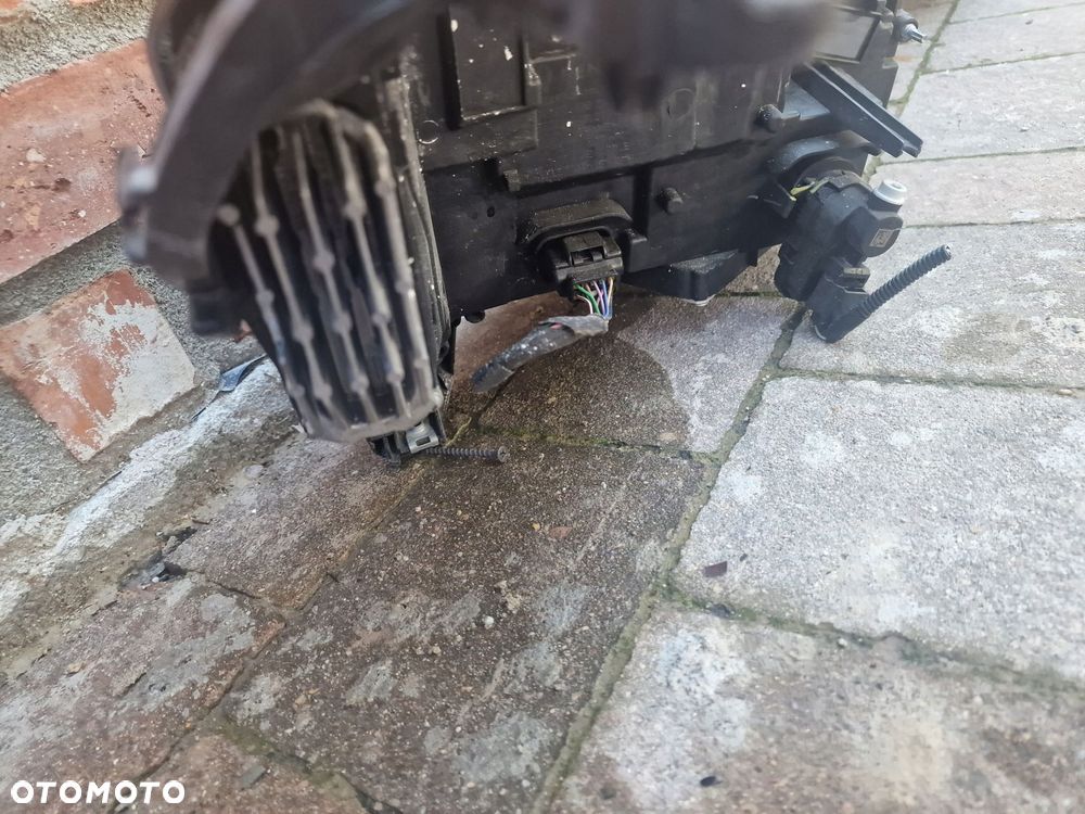 lampa przednia mitsubishi colt 2023 260103507r 260600149r komplet - 6