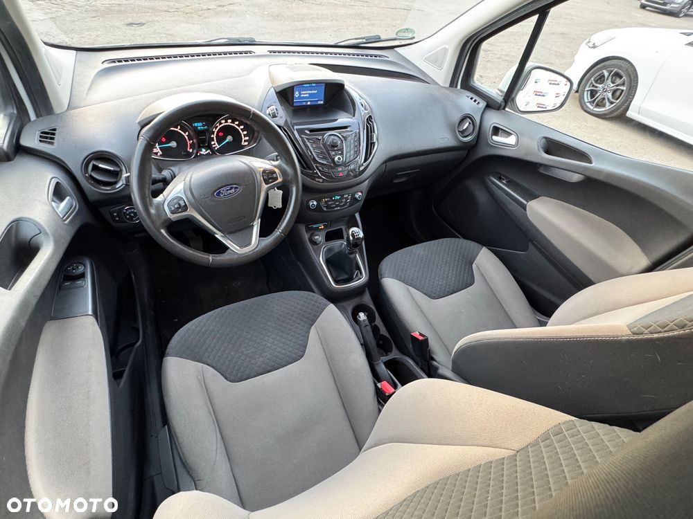 Ford Tourneo Courier 1.0 EcoBoost S&S Titanium - 23