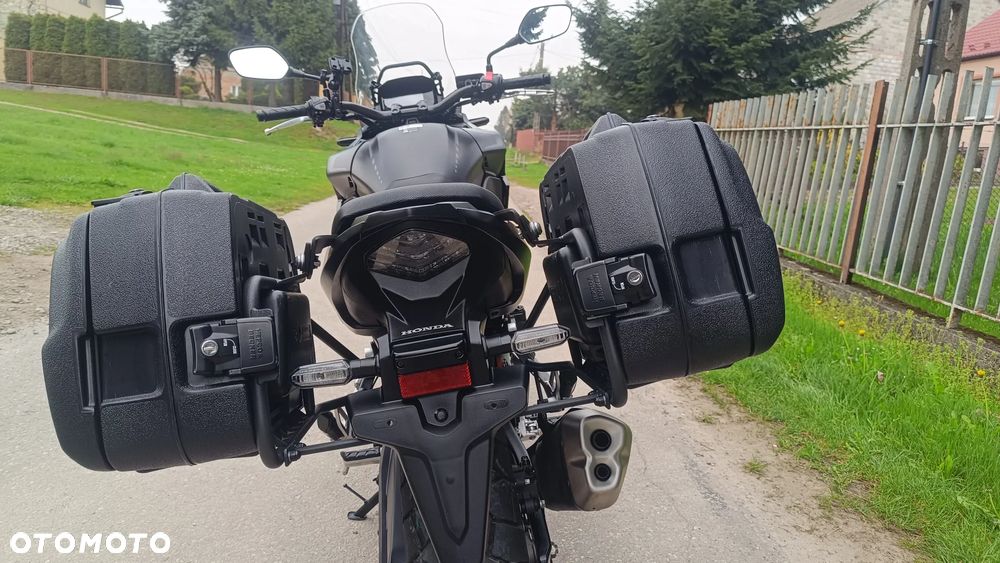 Honda CB - 12