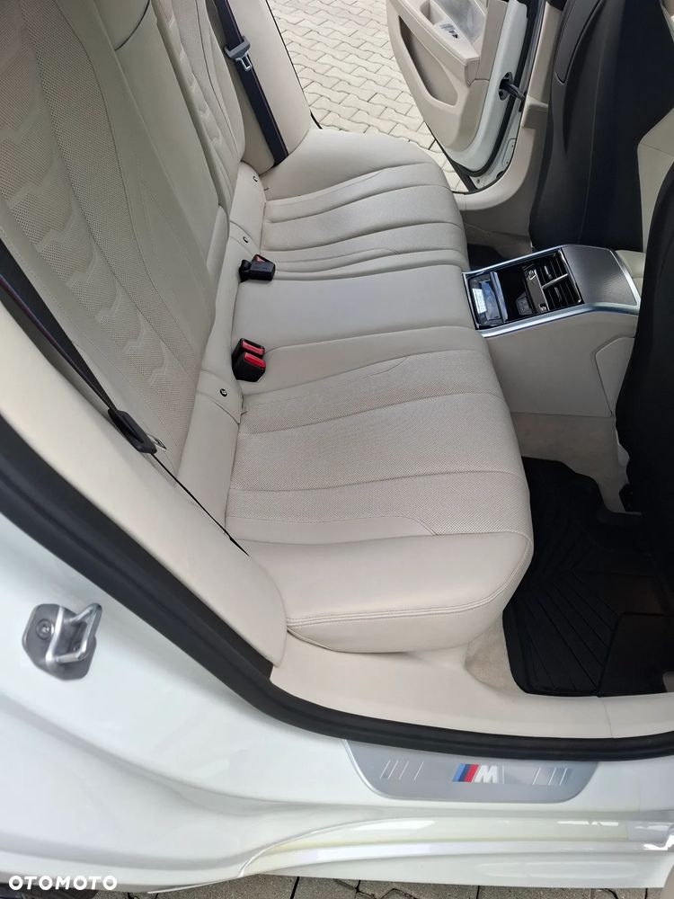 BMW Seria 8 - 9