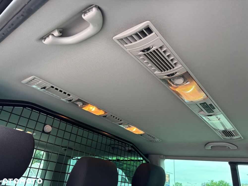 Volkswagen Caravelle 2.0 TDI L1 Comfortline - 24