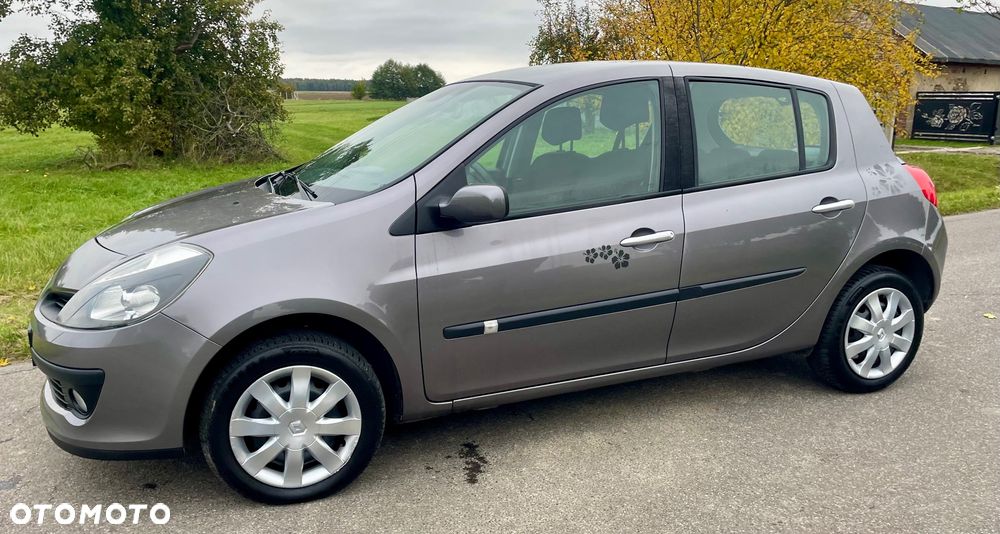 Renault Clio 1.2 16V Authentique - 11