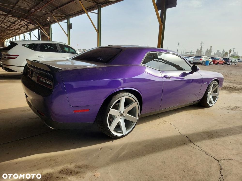 Dodge Challenger 5.7 R/T - 4