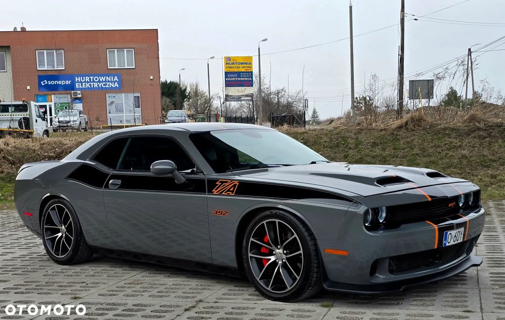 Dodge Challenger - 2