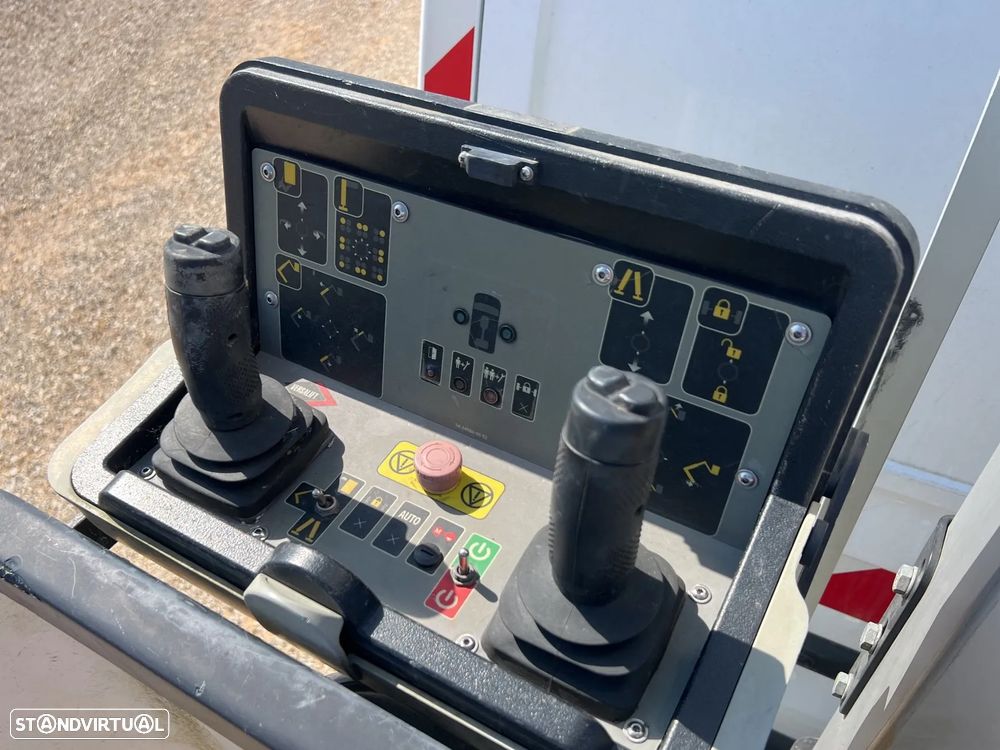 Renault Master III 2.3 dCi Plataforma Elevatória/Barquinha - 24