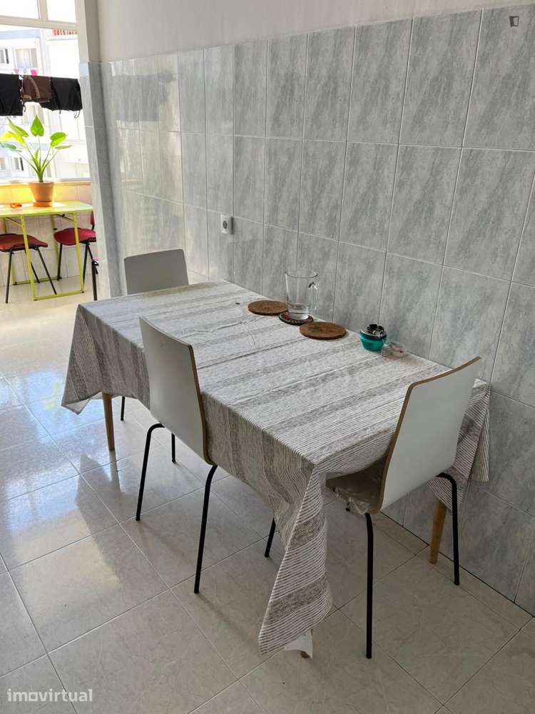 Quarto - localizado em Alcântara Lisbon - Grande imagem: 3/8