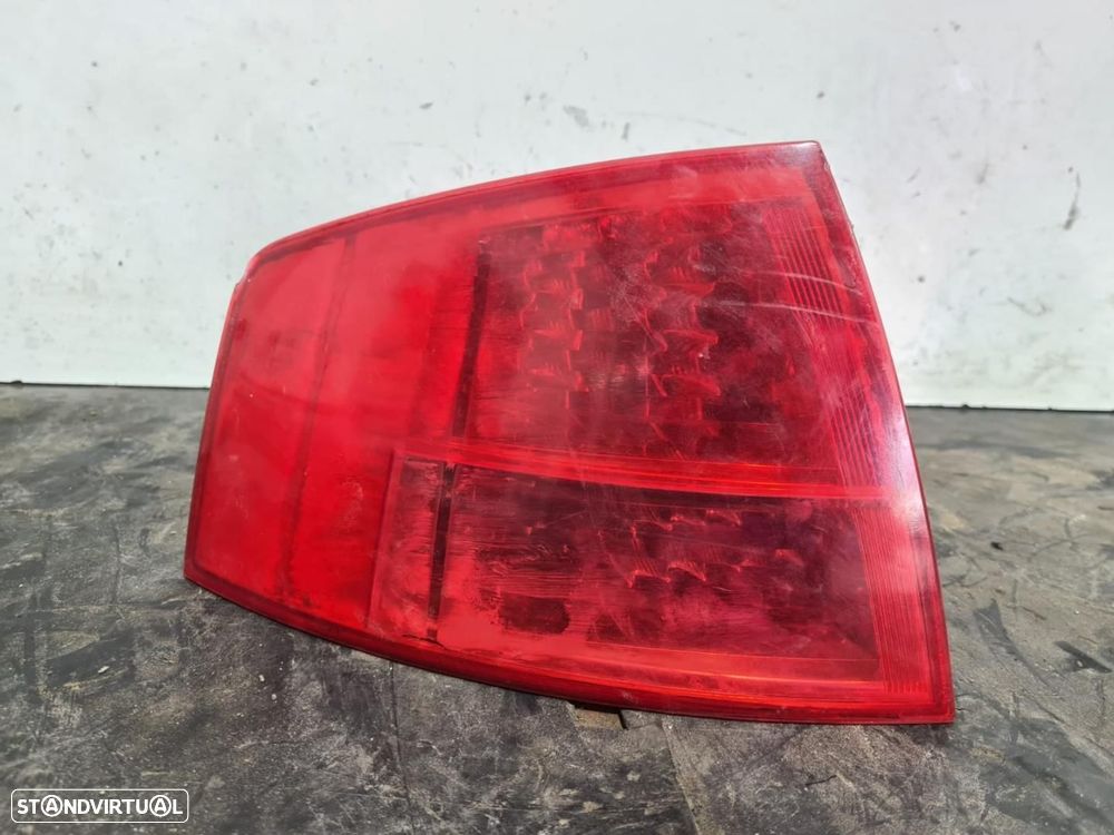 FAROLIM TRASEIRO ESQUERDO AUDI A8 4E - 1