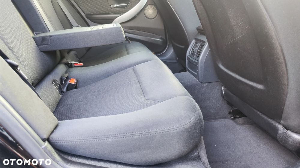 BMW Seria 3 320d - 28