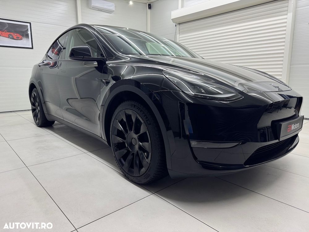 Tesla Model Y Long Range Dual Motor AWD - 3