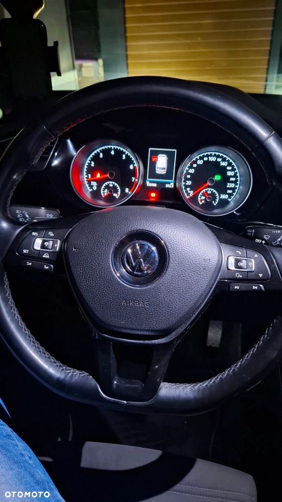 Volkswagen Touran - 10