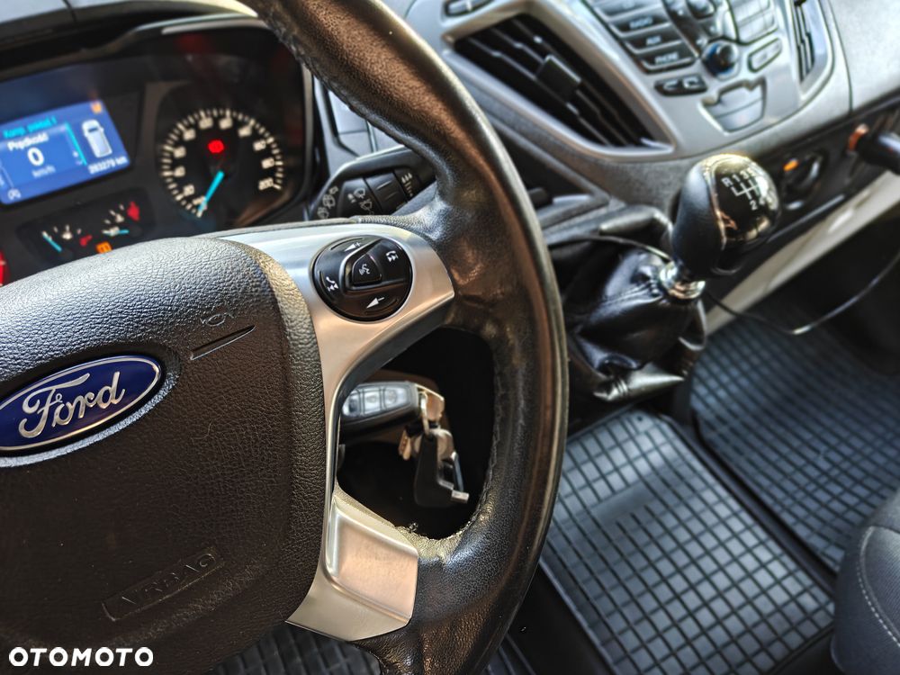 Ford Tourneo Custom - 15