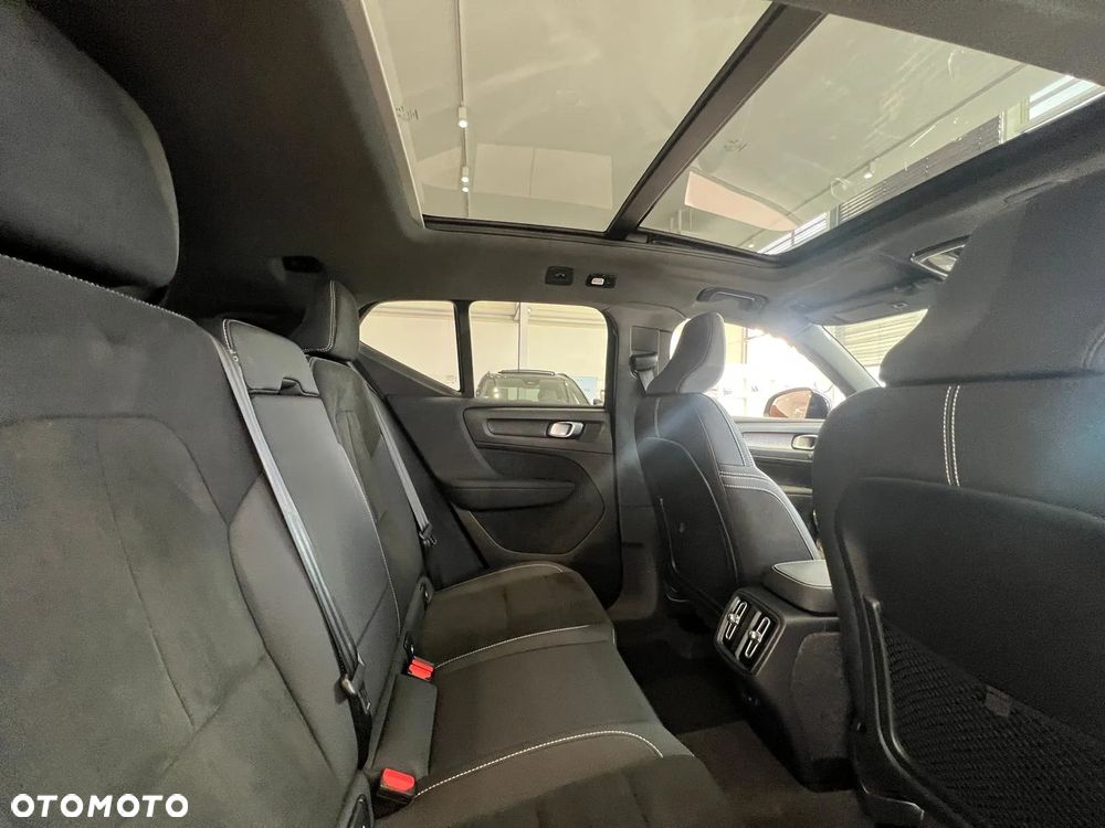 Volvo XC 40 B4 B AWD DKG Ultimate Dark - 21