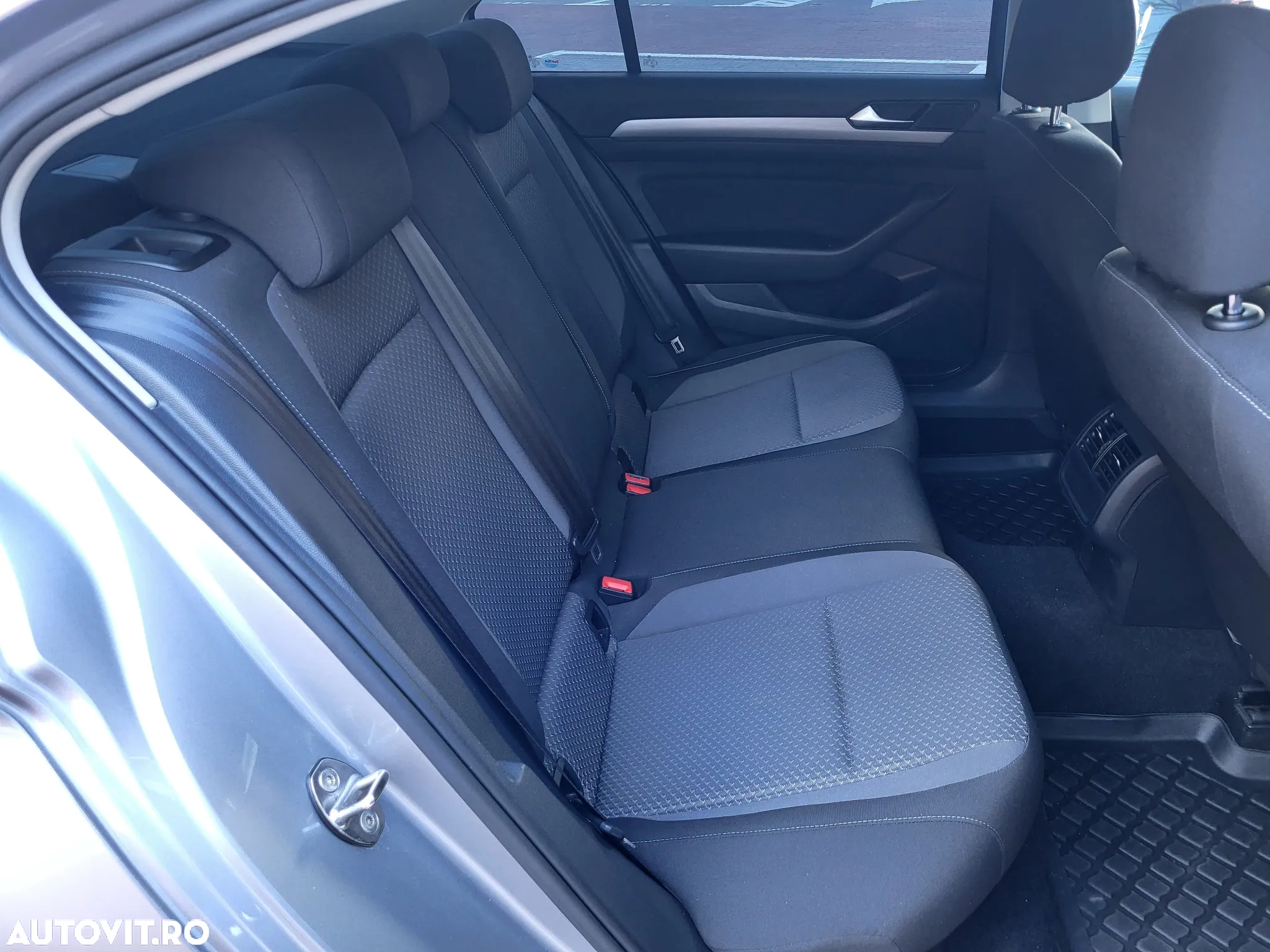Volkswagen Passat 2.0 TDI Advance - 11