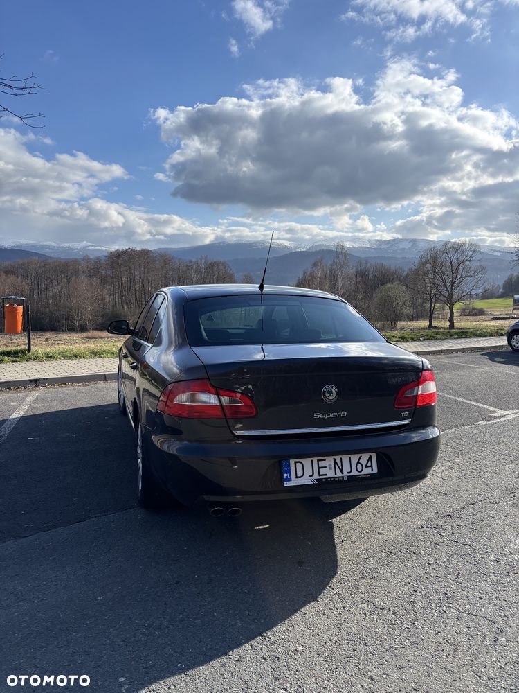 Skoda Superb 2.0 TDI Elegance DSG - 6