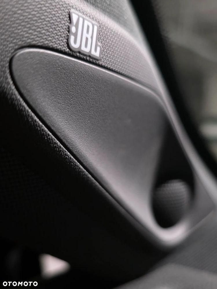 Toyota RAV4 2.5 Hybrid Black Edition by JBL 4x4 - 10