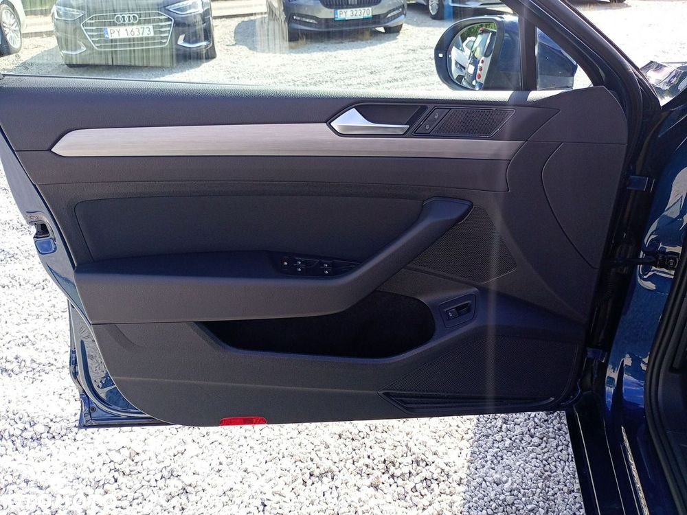 Volkswagen Passat Variant 2.0 TDI EVO Essence - 17