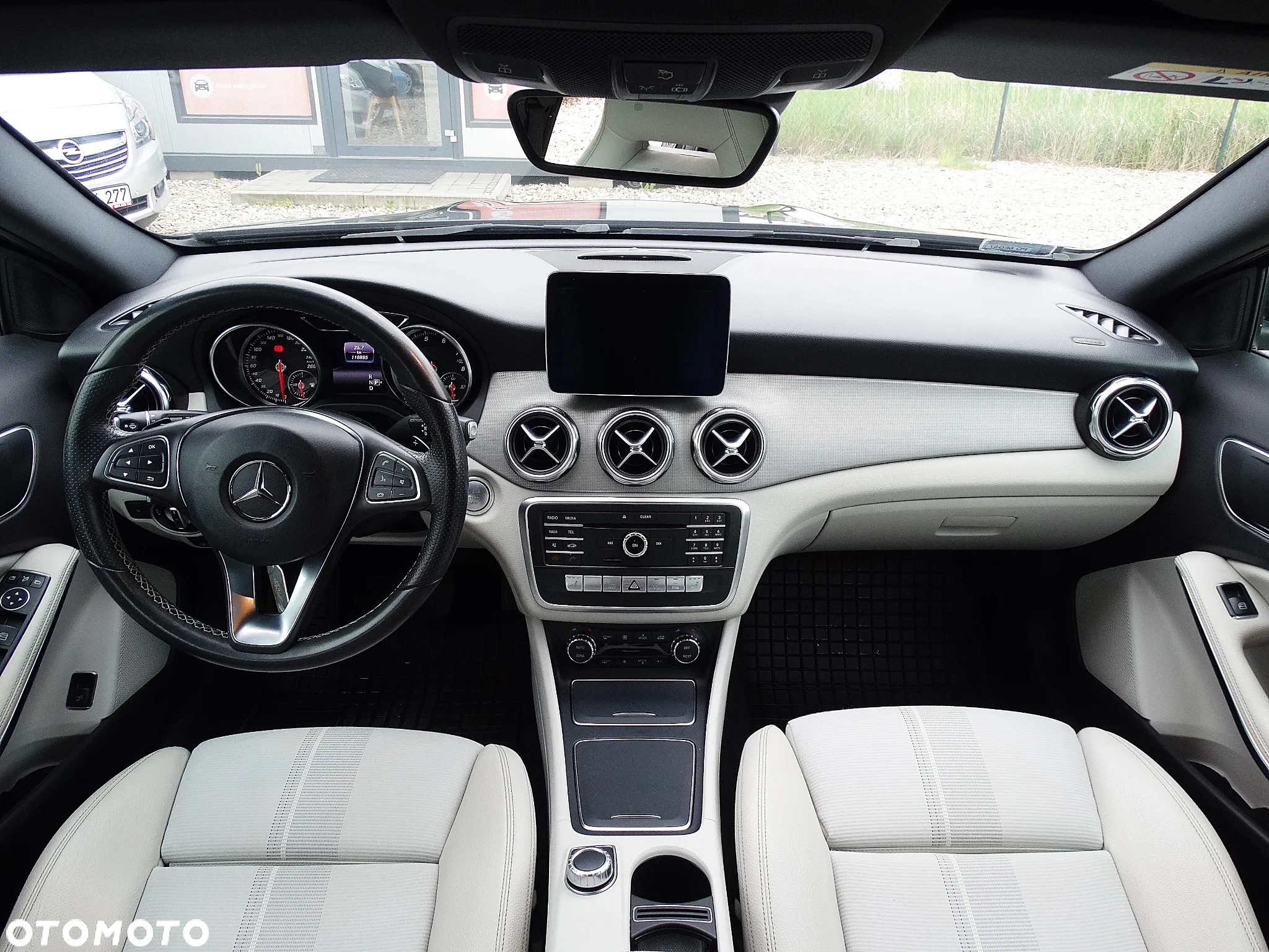 Mercedes-Benz GLA 200 7G-DCT Urban - 21