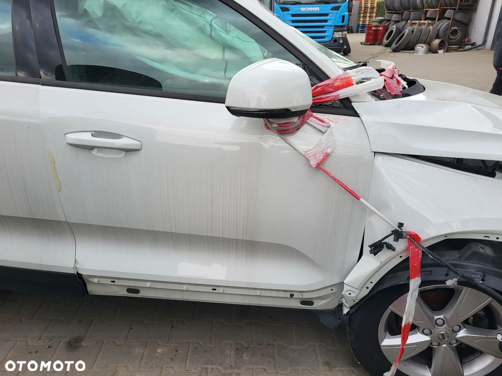 Volvo XC 40 T3 Geartronic Momentum - 5