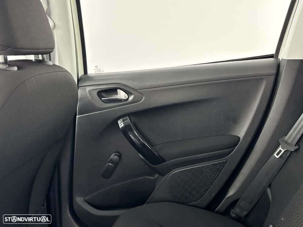 Peugeot 208 1.2 PureTech Allure - 23