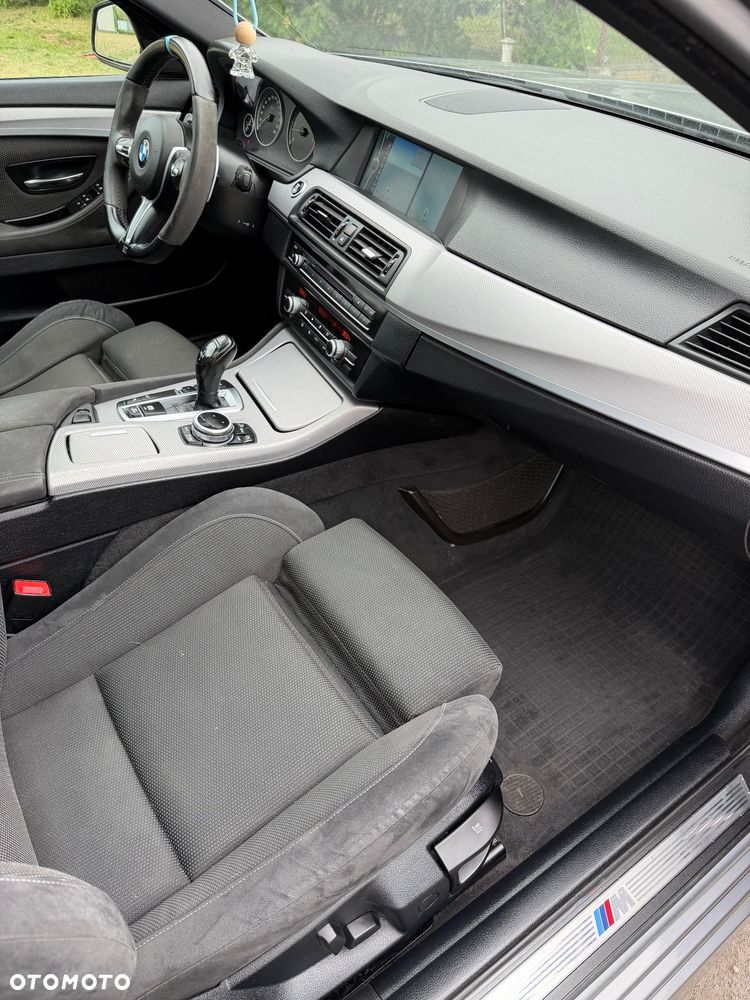 BMW Seria 5 525d Sport-Aut - 34