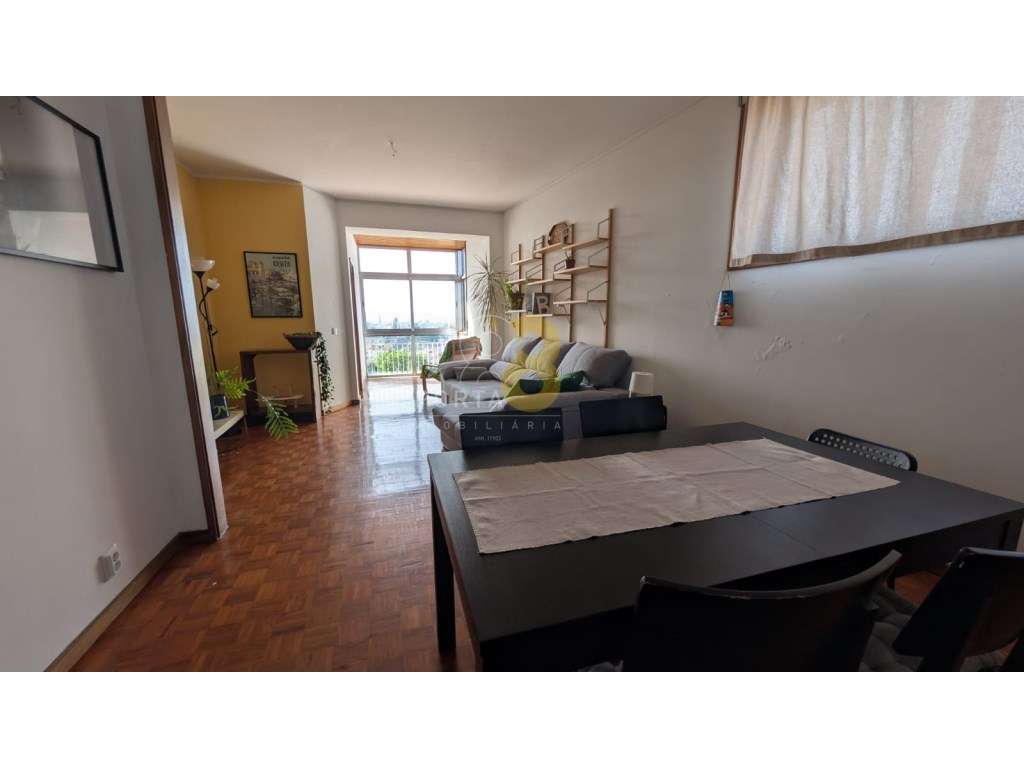 Apartamento T3 junto ao Liceu Carolina Micaeles - Grande imagem: 2/25