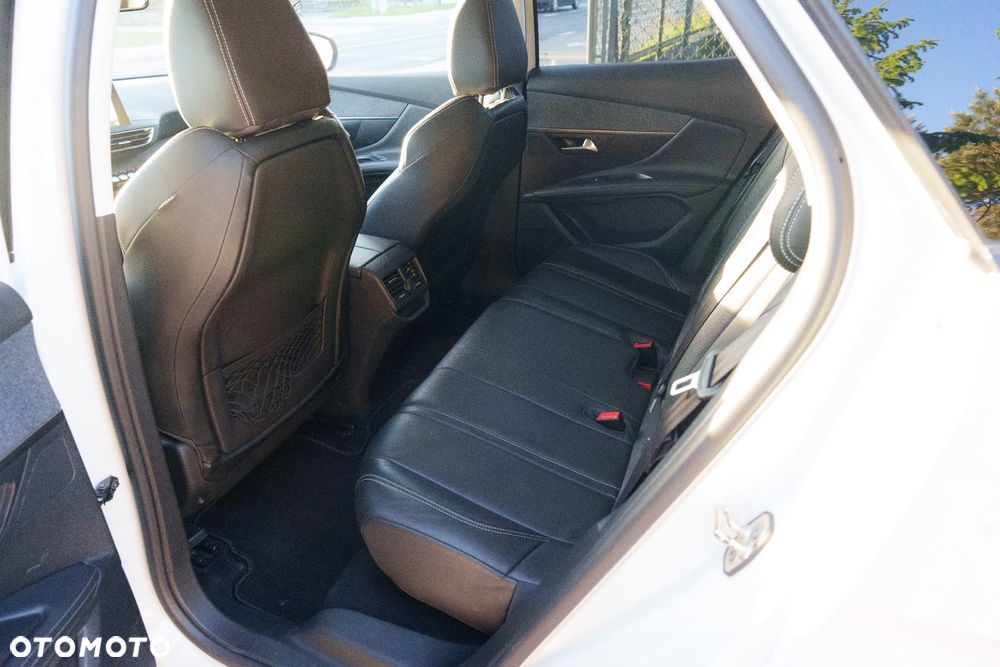 Peugeot 3008 1.2 PureTech GPF Allure S&S - 18