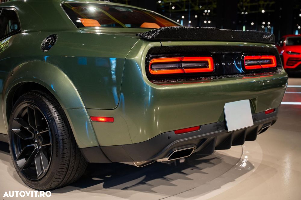 Dodge Challenger - 25