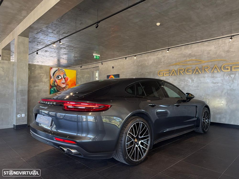 Porsche Panamera 4 S - 11