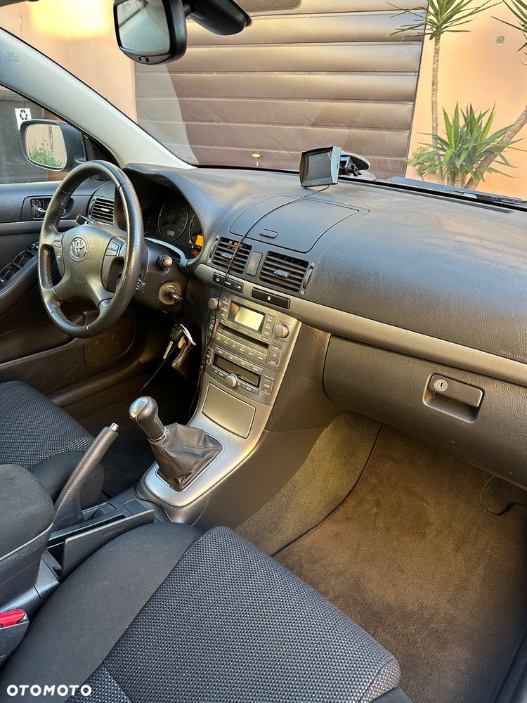 Toyota Avensis 2.0 VVT-i Combi Executive - 31