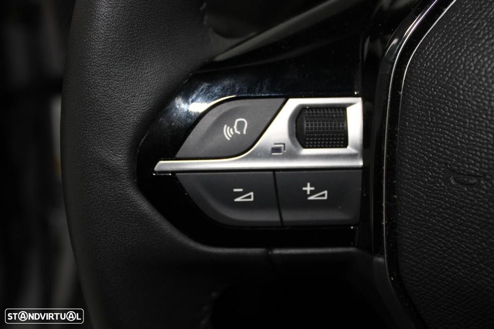 Peugeot e-2008 54 kWh Allure - 15