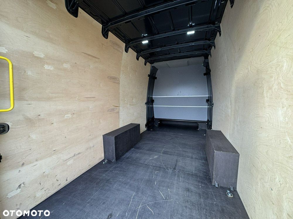 Volkswagen Crafter - 28