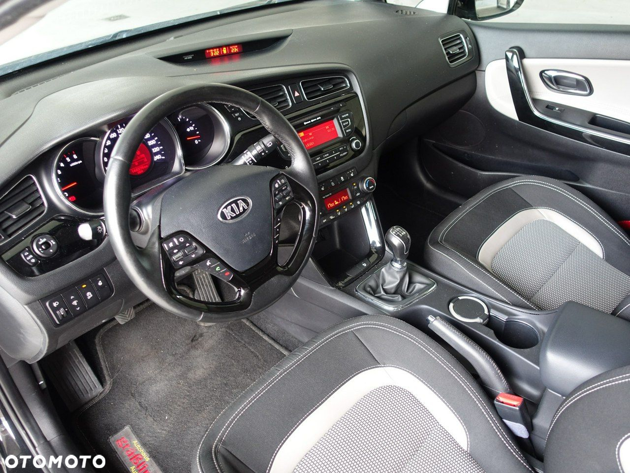 Kia Ceed 1.6 CRDi 128 Spirit - 13