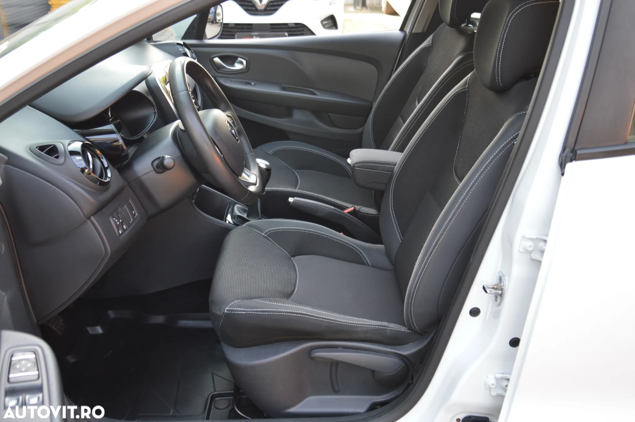 Renault Clio TCe 90 ZEN - 8