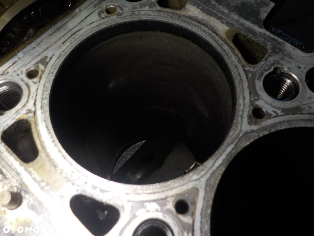 VW T5 2.5 TDI AXD AXE BLOK SILNIKA - 7