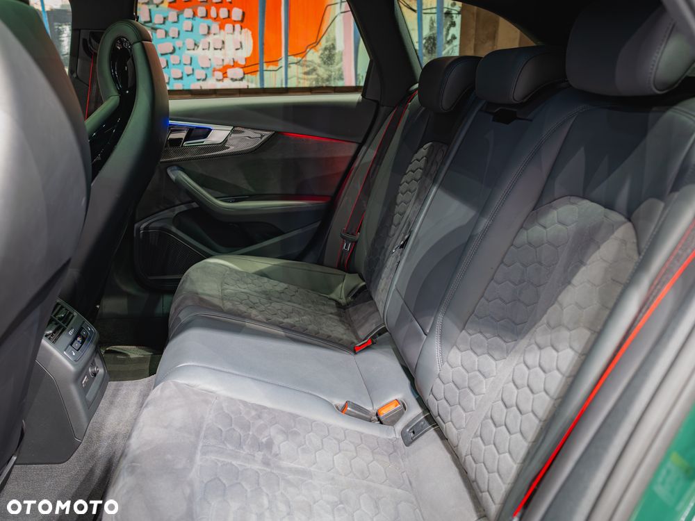 Audi RS4 Limousine - 11
