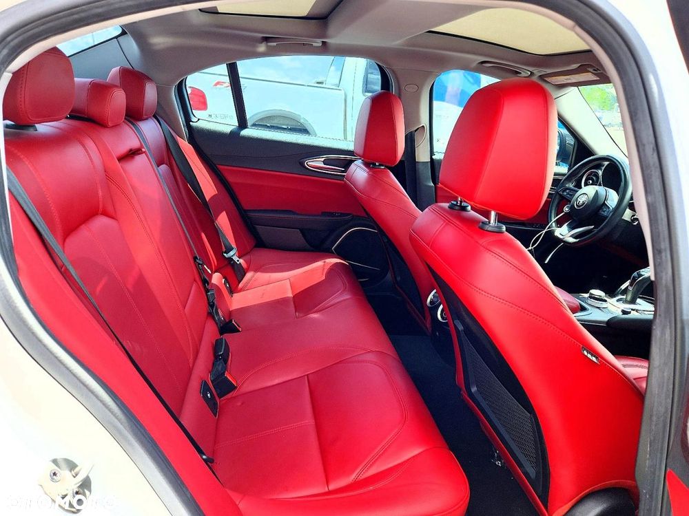 Alfa Romeo Giulia 2.0 Turbo 16V AT8 Veloce Ti - 11