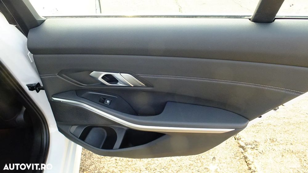 BMW Seria 3 320d Touring Aut. Sport Line - 29