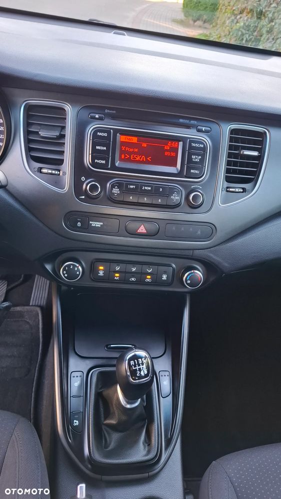 Kia Carens 1.6 GDI Dream Team Edition - 11