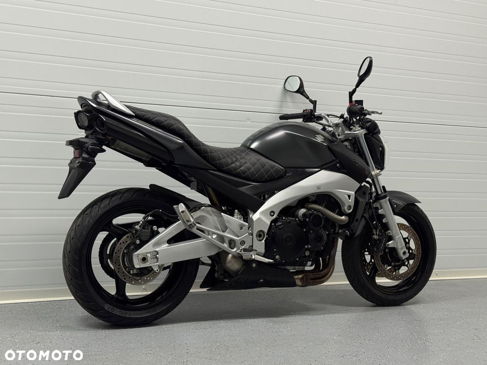 Suzuki GSR - 3